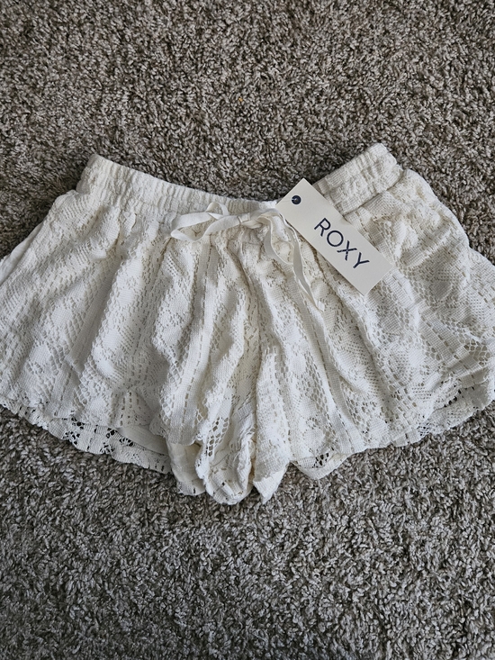 Roxy Pants - Roxy Shorts | White Lace Shorts with Pockets | Size Small | (NWT)